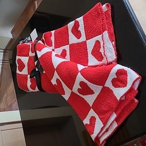 ❤️Oversized Hearts Throw